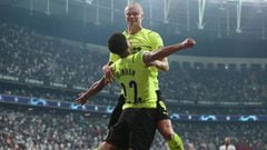 Erling Haaland y Jude Bellingham celebran uno de los goles del Borussia Dortmund contra el Besiktas.