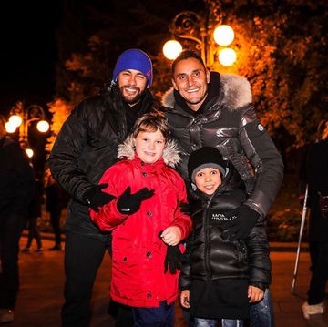 Neymar y Keylor posan en los alrededores de Disneyland Paris junto a sus hijos: Davi Lucca y Mateo.