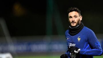 ETIVAL-CLAIREFONTAINE, FRANCE - NOVEMBER 14: Hugo Lloris warms up during a french soccer team training session at Centre National Du Football on November 14, 2022 in Etival-Clairefontaine, France. (Photo by Aurelien Meunier/Getty Images)