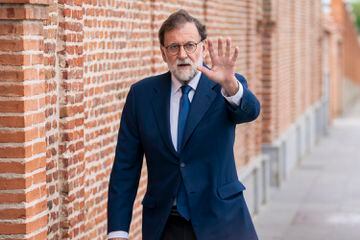 El expresidente del Gobierno Mariano Rajoy a su llegada al tanatorio de Pozuelo de Alarcón.