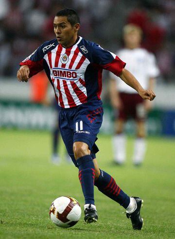 'Ramoncito' debutó en primera división con Monterrey en 1995, 4 años después llegó a las Chivas, jugó en el Rebaño por 10 años, ganó 1 título de Liga en el Apertura 2006 y una InterLiga en 2009.