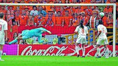 Dutch goalkeeper Edwin Van Der Sar (blue jersey) fails to catch the kick by Portuguese midfielder Maniche (not pictured), 30 June 2004 at the Alvalade stadium in Lisbon, during the Euro 2004 semi final  football match between Portugal and The Netherlands 