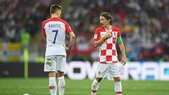 Rakitic y Modric conversan durante la final ante Francia