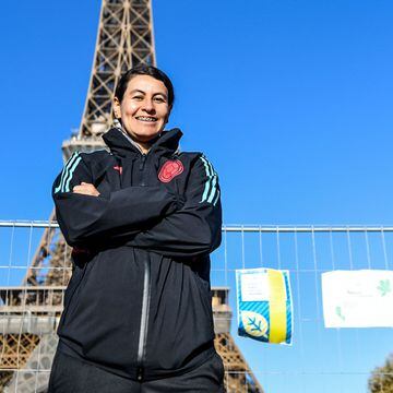 Las subcampeonas del Mundial Femenino Sub 17 de la India pasaron por la Torre Eiffel en París antes de su regreso a Colombia.