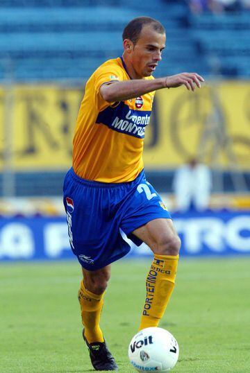 El "Jet" Ochoa defendió los colores Auriazules del 2001 al 2002. Javier Aguierre se lo llevó junto a Manuel Vidrio al Osasuna de España. Al siguiente año volvió con los Felinos.
