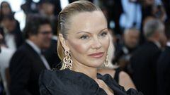 Pamela Anderson sorprendi&oacute; con su look en el festival de Cannes.
