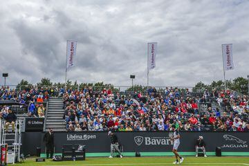El torneo de "'s-Hertogenbosch", conocido actualmente como Libema Open, y celebrado en Países Bajos, es uno de los torneos que inauguran la temporada de hierba. El evento, incluido desde 1990 en el circuito masculino y desde 1996 también en el femenino, y