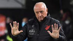 (FILES) In this file photo taken on August 11, 2022, Brazil's Athletico Paranaense coach Luiz Felipe Scolari gestures during the Copa Libertadores football tournament quarterfinals second leg match against Argentina's Estudiantes de La Plata, at the Jorge Luis Hirschi stadium in La Plata, Buenos Aires Province, Argentina. - At 73 years old, Luiz Felipe Scolari achieved another feat in his long career on the bench, leading Athletico Paranaense to the Copa Libertadores final after defeating Palmeiras in the semifinal on September 6, 2022. (Photo by Luis ROBAYO / AFP)
