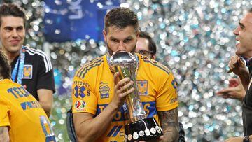 Tigres' French Andre-Pierre Gignac kisses the trophy after winning the Mexican Clausura football tournament by defeating Guadalajara 3-2 in extra-time of the second leg final match at Akron Stadium in Zapopan, Jalisco State, Mexico, on May 28, 2023. (Photo by ULISES RUIZ / AFP)