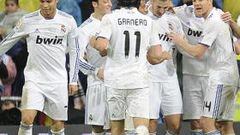 <b>UN GRUPO.</b> El Madrid celebró con una piña todos sus goles.