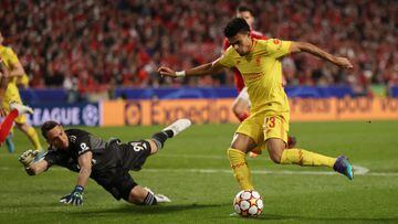 LISBON, PORTUGAL - APRIL 05: Luis Diaz of Liverpool scores their side&#039;s third goal during the UEFA Champions League Quarter Final Leg One match between SL Benfica and Liverpool FC at Estadio da Luz on April 05, 2022 in Lisbon, Portugal. (Photo by Jul