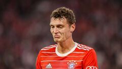 MUNICH, GERMANY - SEPTEMBER 13: Benjamin Pavard of Bayern Muenchen looks on during the UEFA Champions League group C match between FC Bayern München and FC Barcelona at Allianz Arena on September 13, 2022 in Munich, Germany. (Photo by Roland Krivec/DeFodi Images via Getty Images)