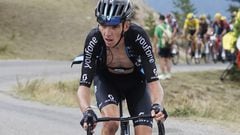 El ciclista francés Romain Bardet rueda durante la undécima etapa del Tour de Francia con final en el Col du Granon.