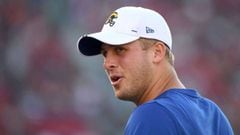 LOS ANGELES, CALIFORNIA - AUGUST 24: Jared Goff #16 of the Los Angeles Rams on the sidelines during a preseason game against the Denver Broncos at Los Angeles Memorial Coliseum on August 24, 2019 in Los Angeles, California.   Harry How/Getty Images/AFP == FOR NEWSPAPERS, INTERNET, TELCOS &amp; TELEVISION USE ONLY ==