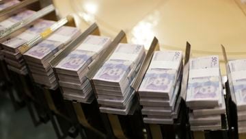 Fajos de billetes colombianos de $50.000 pesos