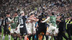 Players of Corinthians and Universitario fight during the Copa Sudamericana round of 32 knockout play-offs second leg football match between Peru's Universitario and Brazil's Corinthians at the Monumental de Ate stadium in Lima, on July 18, 2023. (Photo by Ernesto BENAVIDES / AFP)
