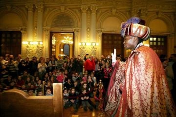 El angoleño Manucho se disfrazó del Rey Baltasar para la Cabalgata de Reyes de Valladolid en 2014. 