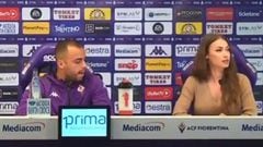 El gesto de un jugador de la Fiorentina a la jefa de prensa que indigna en Twitter