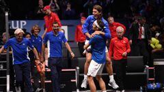 Federer da la victoria a Europa con un Nadal emocionado