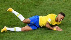 Brazil&#039;s forward Neymar falls down during the Russia 2018 World Cup quarter-final football match between Brazil and Belgium at the Kazan Arena in Kazan on July 6, 2018. / AFP PHOTO / SAEED KHAN / RESTRICTED TO EDITORIAL USE - NO MOBILE PUSH ALERTS/DOWNLOADS 