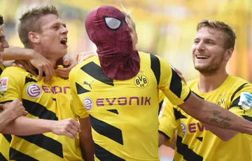 Aubameyang con la máscara de Spiderman en el Borussia Dortmund