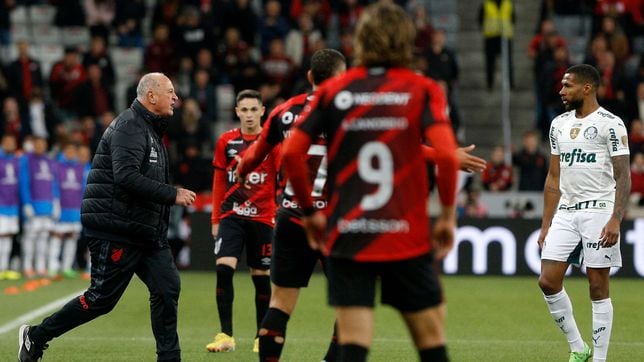 Scolari sorprende a Palmeiras