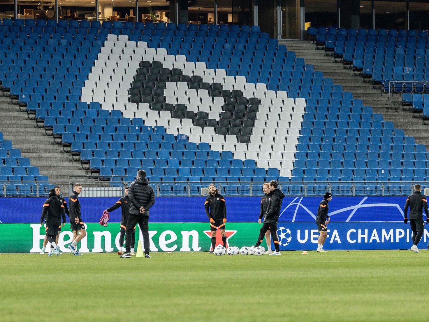 Shakhtar agree to play Champions League games in Hamburg's stadium
