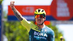 El australiano Sam Welsford celebra su victoria en la primera etapa del Tour Down Under
