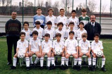 Iker Casillas Fernández se formó deportivamente en el Real Madrid C.F. Madridista desde la infancia, cumplió su sueño de formar parte del club con diez años. Desde sus inicios destacó como un guardameta especial. Rápido de reflejos, con gran potencia en sus piernas y casi imbatible en el uno contra uno. 
