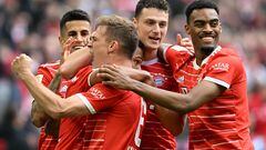 Los jugadores del Bayern celebran uno de los goles de su equipo ante el Schalke.