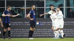 Scamacca celebra el segundo gol contra el Inter.