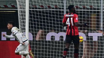 Kevin Agudelo le anota gol al Milán con el Spezia