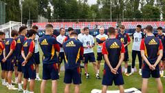 Los jugadores de la Selección española Sub-21 posaron ayer en el Batumi Stadium, que esta tarde acogerá la final contra Inglaterra.