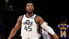 LOS ANGELES, CALIFORNIA - FEBRUARY 16: Donovan Mitchell #45 of the Utah Jazz reacts after a play during the second quarter against the Los Angeles Lakers at Crypto.com Arena on February 16, 2022 in Los Angeles, California. NOTE TO USER: User expressly acknowledges and agrees that, by downloading and or using this Photograph, user is consenting to the terms and conditions of the Getty Images License Agreement.   Katelyn Mulcahy/Getty Images/AFP
== FOR NEWSPAPERS, INTERNET, TELCOS & TELEVISION USE ONLY ==