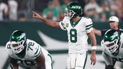 Though he’s been sidelined by a season-ending injury, it’s clear that the Jets QB is no less involved in what’s going on with the team. No, he’s got their backs.