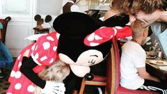 Griezmann, en Disneyland con su familia antes de conocer su futuro.