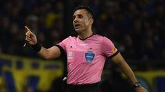 Chilean referee Piero Maza gestures during the Copa Libertadores group stage football match between Argentina&#039;s Boca Juniors and Colombia&#039;s Deportivo Cali, at La Bombonera stadium in Buenos Aires, on May 26, 2022. (Photo by Luis ROBAYO / AFP)