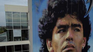 El artista argentino Maxi Bagnasco está terminando un gran mural que se ha expuesto en Canning, un barrio de las afueras de la ciudad argentina, con motivo de lo que sería el 62 cumpleaños de la leyenda el 30 de octubre. 