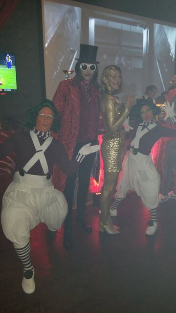 Kyle Korver was dressed up as Willy Wonka, character from 'Charlie and the chocolate factory', and he went to the party with some oompa loompas by his side.
