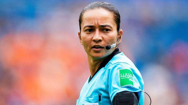 Who is Edina Alves Batista, the referee for Al-Hilal - Inter Miami?