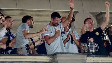 Serbian tennis star Novak Djokovic (C) shows his emotions as he is welcomed by a crowd of thousands in central Belgrade after winning the US Open, alongside the Serbian National Basketball Team after they won silver in the FIBA Basketball World Cup, on September 12, 2023. (Photo by Dusan Milenkovic / AFP)