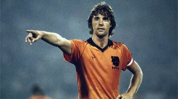El defensor holandés fue parte de la 'Naranja Mecánica' de los mundiales de Alemania 74 y Argentina 78, donde Holanda fue subcampeón. 
