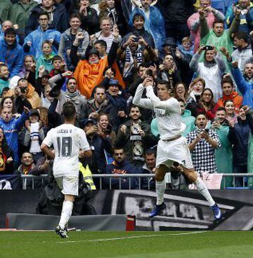 Min 25 | After an unconvincing start, Cristiano settles some nerves at the Bernabeu with a lovely strike from the edge of the area. Cue celebration.