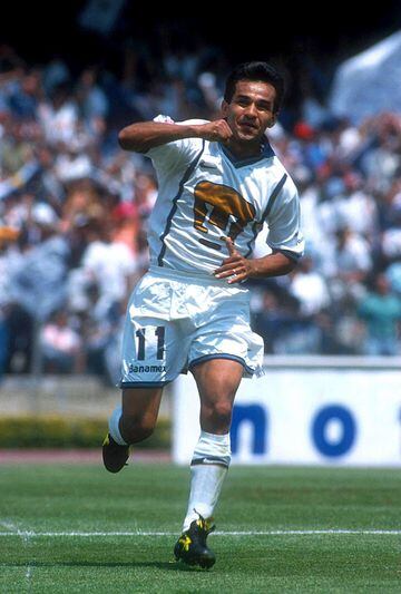 El exjugador de Pumas se coronó como el campeón de goleo en el Invierno de 1991 con 15 goles. En dicho año también ganó el balón de oro del fútbol mexicano.