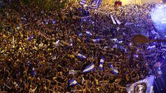 Los aficionados del Oporto celebran la consecuci&oacute;n del t&iacute;tulo de liga portuguesa.