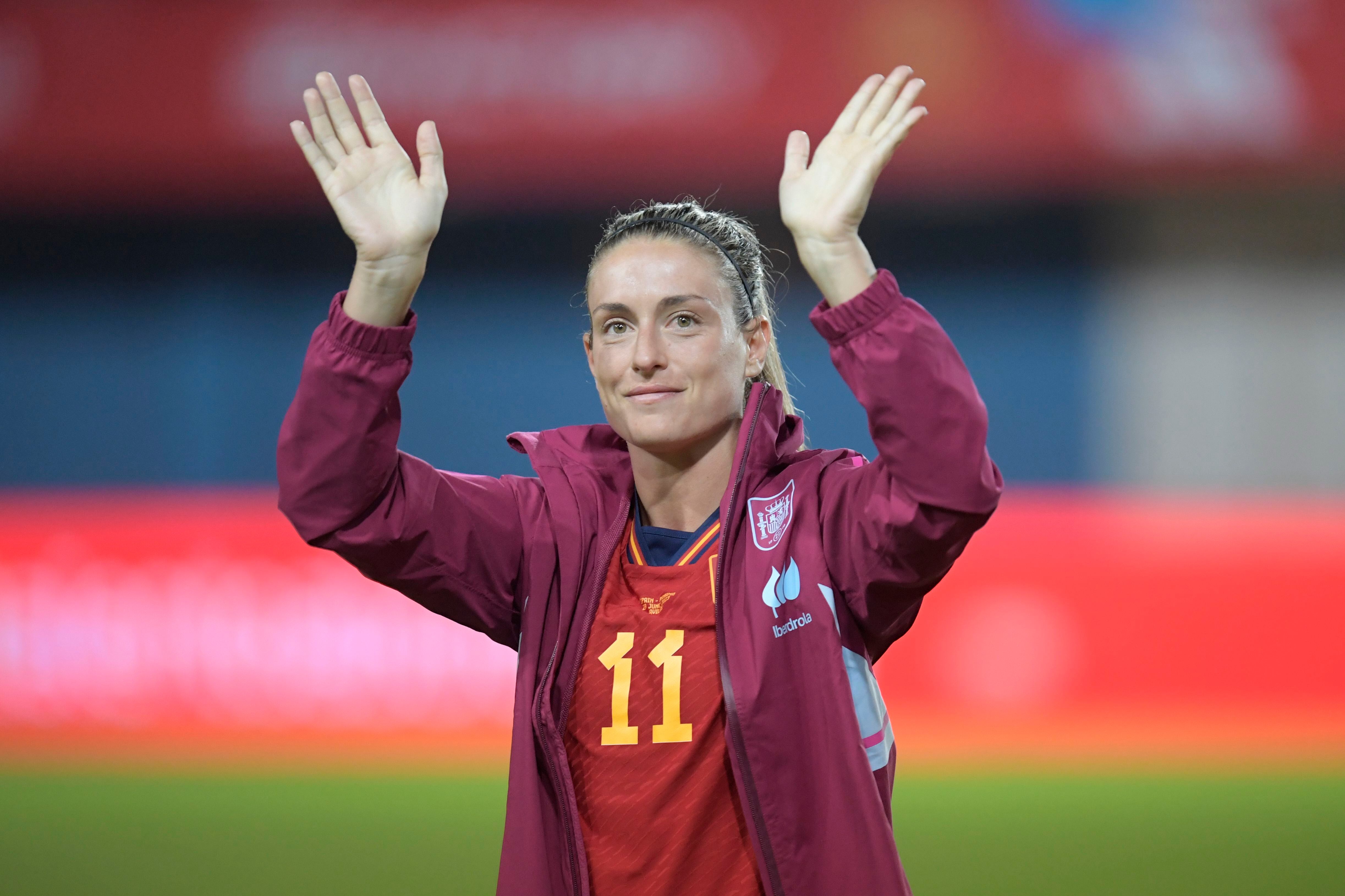 AVILÉS (ASTURIAS), 29/06/2023.- La centrocampista de la selección española de fútbol, Alexia Putellas, al término del partido amistoso entre las selecciones de España y Panamá disputado este jueves en el estadio Ramón Suárez Puerta, en Avilés (Asturias). EFE/Eloy Alonso
