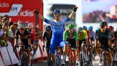 CABO DE GATA, SPAIN - AUGUST 31: Kaden Groves of Australia and Team BikeExchange - Jayco celebrates winning ahead of Danny Van Poppel of Netherlands and Team Bora - Hansgrohe and Tim Merlier of Belgium and Team Alpecin-Deceuninck during the 77th Tour of Spain 2022, Stage 11 a 191,2km stage from ElPozo Alimentación - Alhama de Murcia to Cabo de Gata / #LaVuelta22 / #WorldTour / on August 31, 2022 in Cabo de Gata, Spain. (Photo by Tim de Waele/Getty Images)