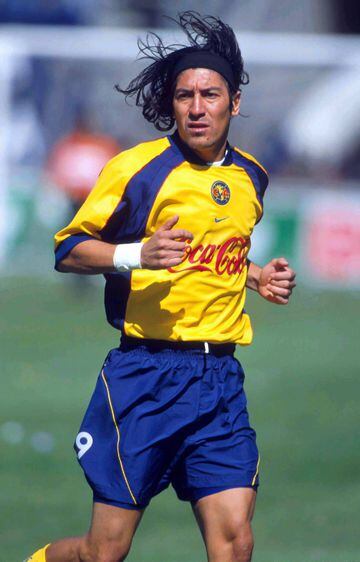 El "Bam-bam" Zamorano llegó a las Águilas del América en 2001, proveniente del Inter de Milán. En 63 partidos con los de Coapa, marcó 33 goles, una liga y una copa Gigantes de la CONCACAF.