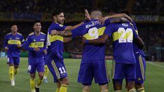 Boca Juniors' Colombian forward Sebastian Villa (22) celebrates with teammates after scoring a goal against Lanus during their Argentine Professional Football League match at La Bombonera stadium in Buenos Aires, on April 17, 2022. (Photo by Alejandro PAGNI / AFP)