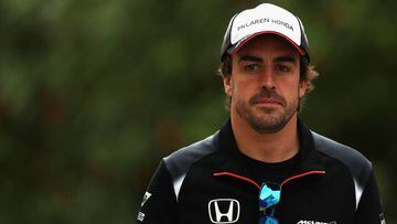 McLaren: Alonso "happy" at team amid Mercedes interest